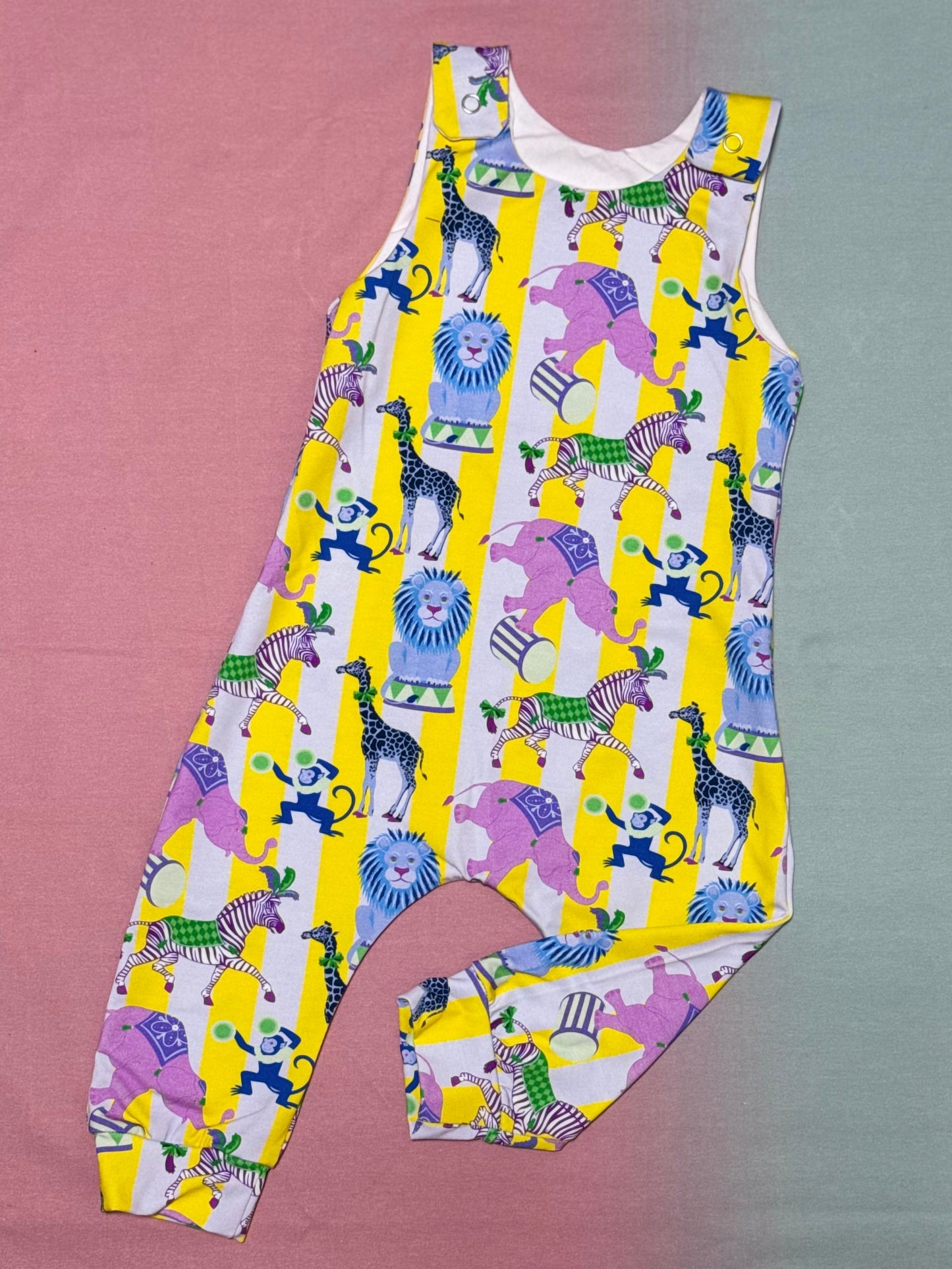 Shoulder snap romper 6-12m