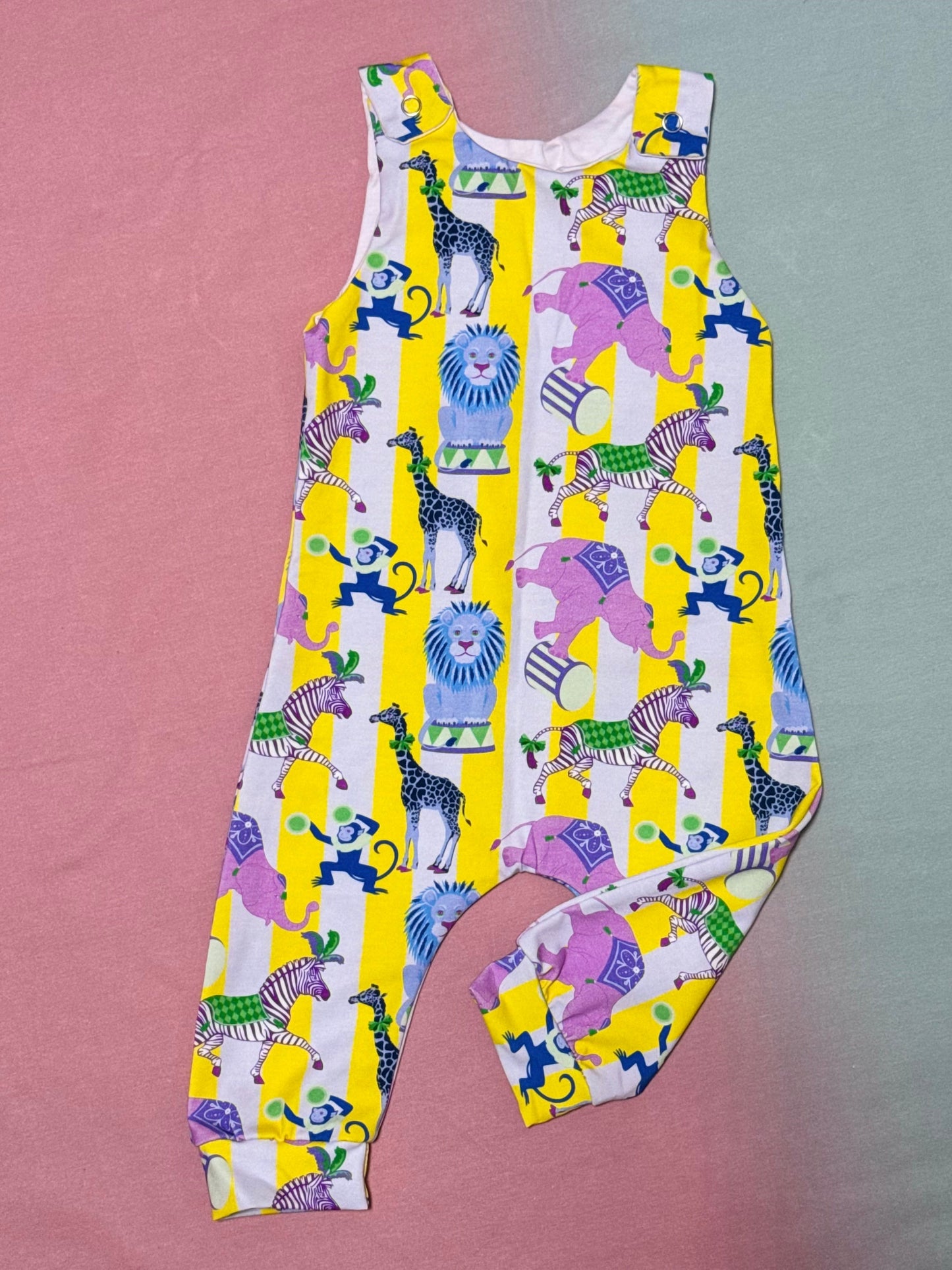 Shoulder snap romper 3-6m